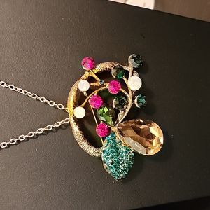 Stunning flower necklace/brooch